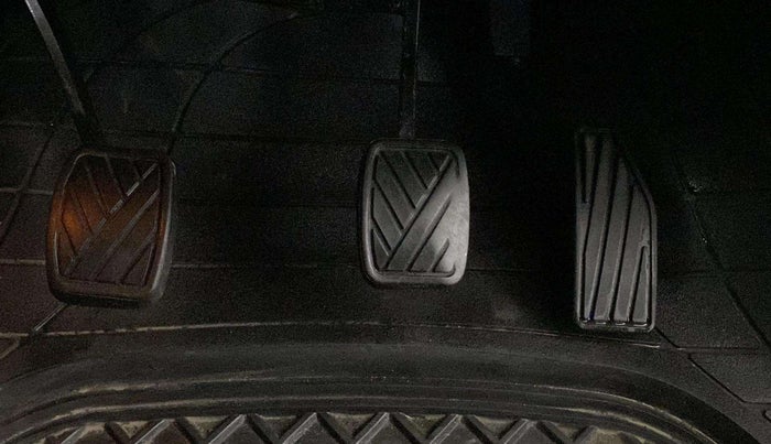 2016 Maruti Baleno ALPHA PETROL 1.2, Petrol, Manual, 80,302 km, Pedals