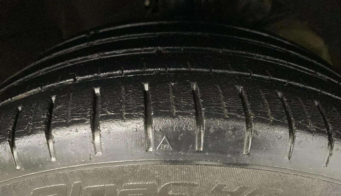 2016 Maruti Baleno ALPHA PETROL 1.2, Petrol, Manual, 80,302 km, Right Front Tyre Tread