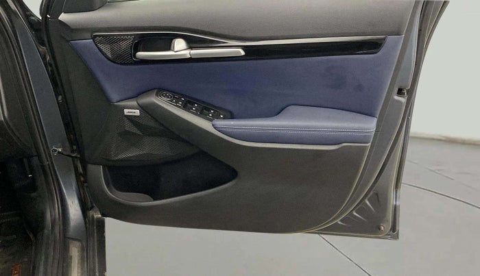 2022 KIA SELTOS X LINE 1.4 PETROL DCT, Petrol, Automatic, 62,157 km, Driver Side Door Panels Control
