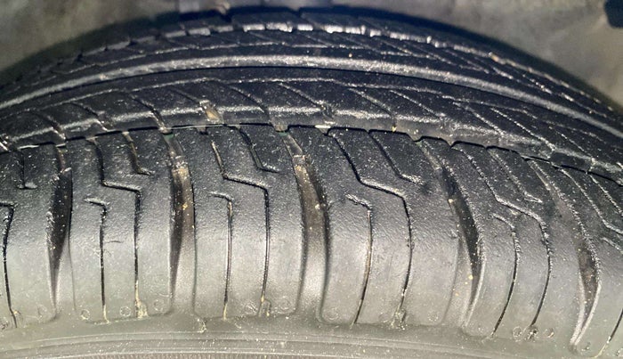 2014 Maruti Celerio VXI AMT, Petrol, Automatic, 79,121 km, Right Front Tyre Tread