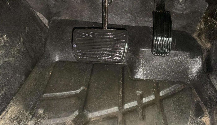 2021 Mahindra Thar LX D AT 4WD HT, Diesel, Automatic, 33,365 km, Pedals