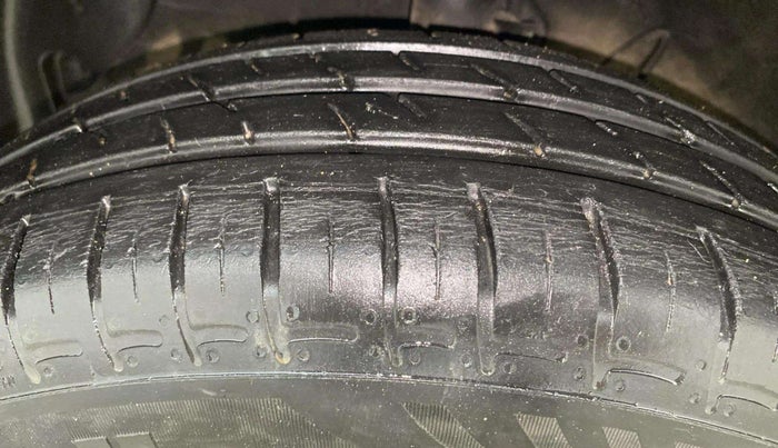2021 Hyundai GRAND I10 NIOS SPORTZ AMT 1.2 KAPPA VTVT, Petrol, Automatic, 31,262 km, Left Front Tyre Tread