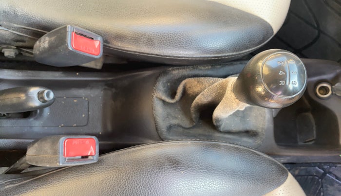 2017 Hyundai Eon ERA +, CNG, Manual, 1,10,540 km, Gear Lever