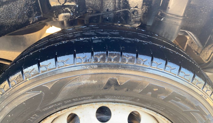 2017 Hyundai Eon ERA +, CNG, Manual, 1,10,540 km, Left Rear Tyre Tread