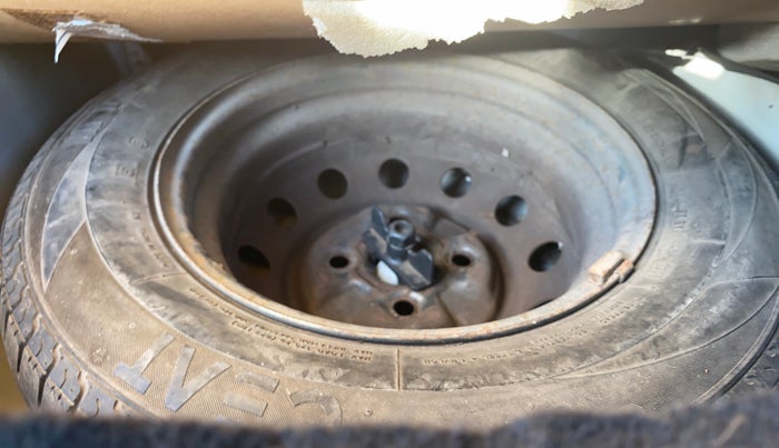 2017 Hyundai Eon ERA +, CNG, Manual, 1,10,540 km, Spare Tyre