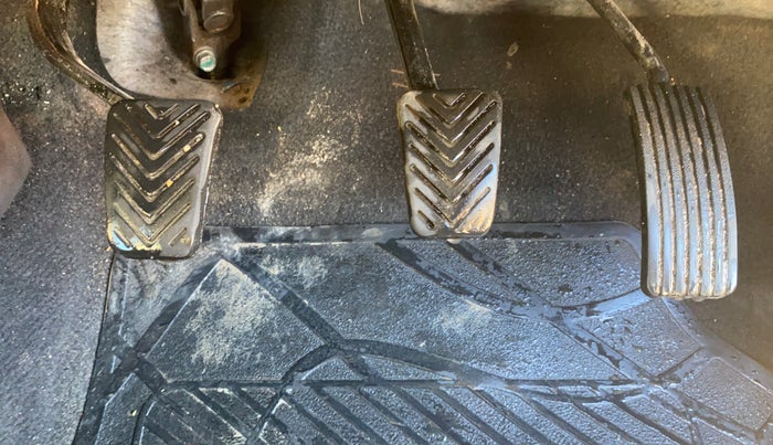 2017 Hyundai Eon ERA +, CNG, Manual, 1,10,540 km, Pedals