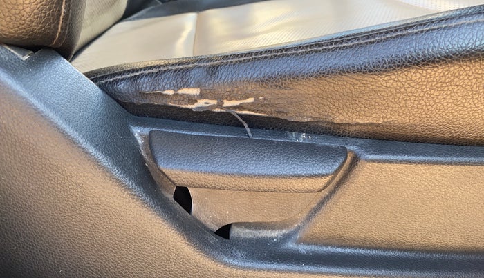 2017 Hyundai Eon ERA +, CNG, Manual, 1,10,540 km, Driver Side Adjustment Panel