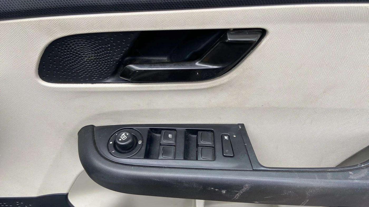 2022 Tata ALTROZ XM PLUS PETROL, Petrol, Manual, 27,261 km, Driver Side Door Panels Control