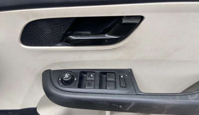 2022 Tata ALTROZ XM PLUS PETROL, Petrol, Manual, 27,227 km, Driver Side Door Panels Control