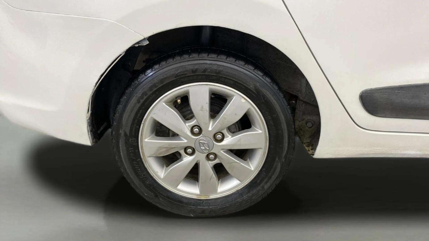 2014 Hyundai Xcent S (O) 1.2, Petrol, Manual, 1,36,198 km, Right Rear Wheel