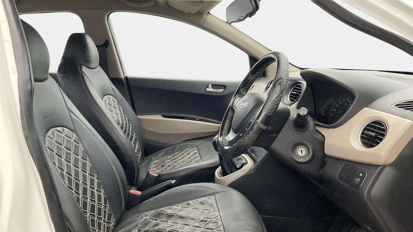 2014 Hyundai Xcent S (O) 1.2, Petrol, Manual, 1,36,198 km, Right Side Front Door Cabin