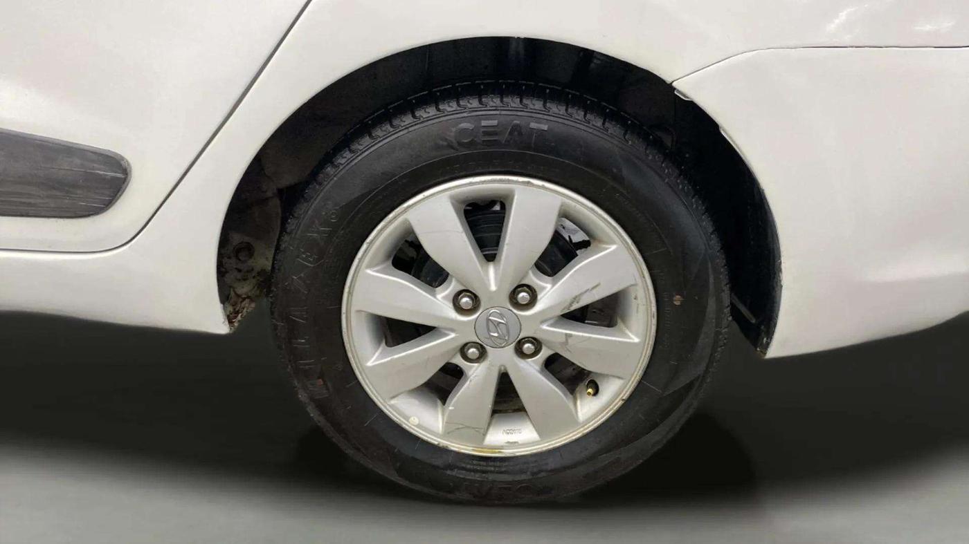 2014 Hyundai Xcent S (O) 1.2, Petrol, Manual, 1,36,198 km, Left Rear Wheel