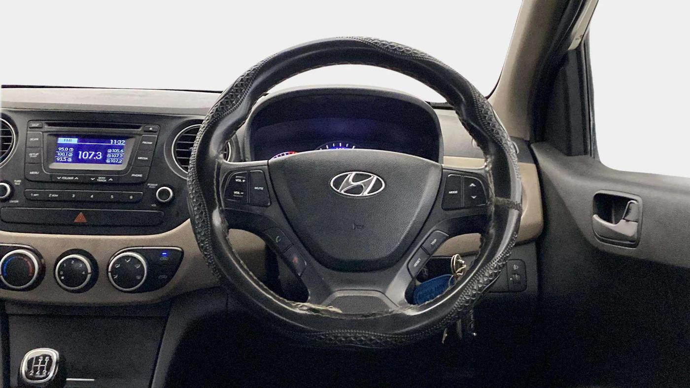 2014 Hyundai Xcent S (O) 1.2, Petrol, Manual, 1,36,198 km, Steering Wheel Close Up