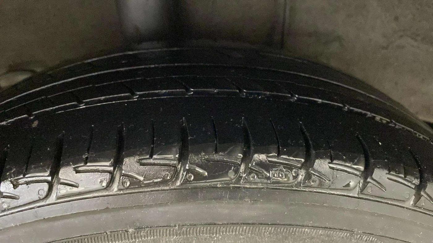 2014 Hyundai Xcent S (O) 1.2, Petrol, Manual, 1,36,198 km, Right Rear Tyre Tread
