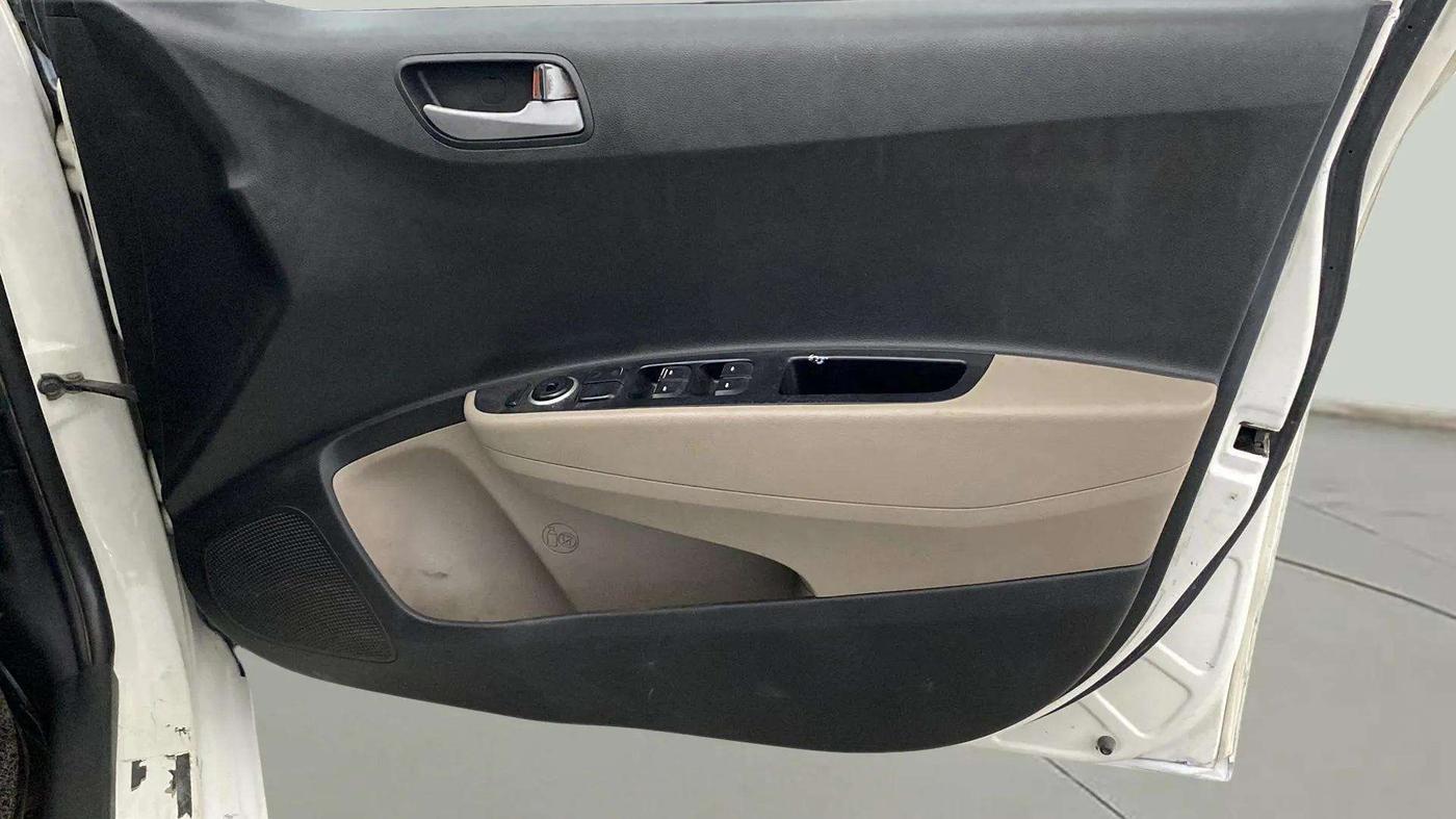 2014 Hyundai Xcent S (O) 1.2, Petrol, Manual, 1,36,198 km, Driver Side Door Panels Control