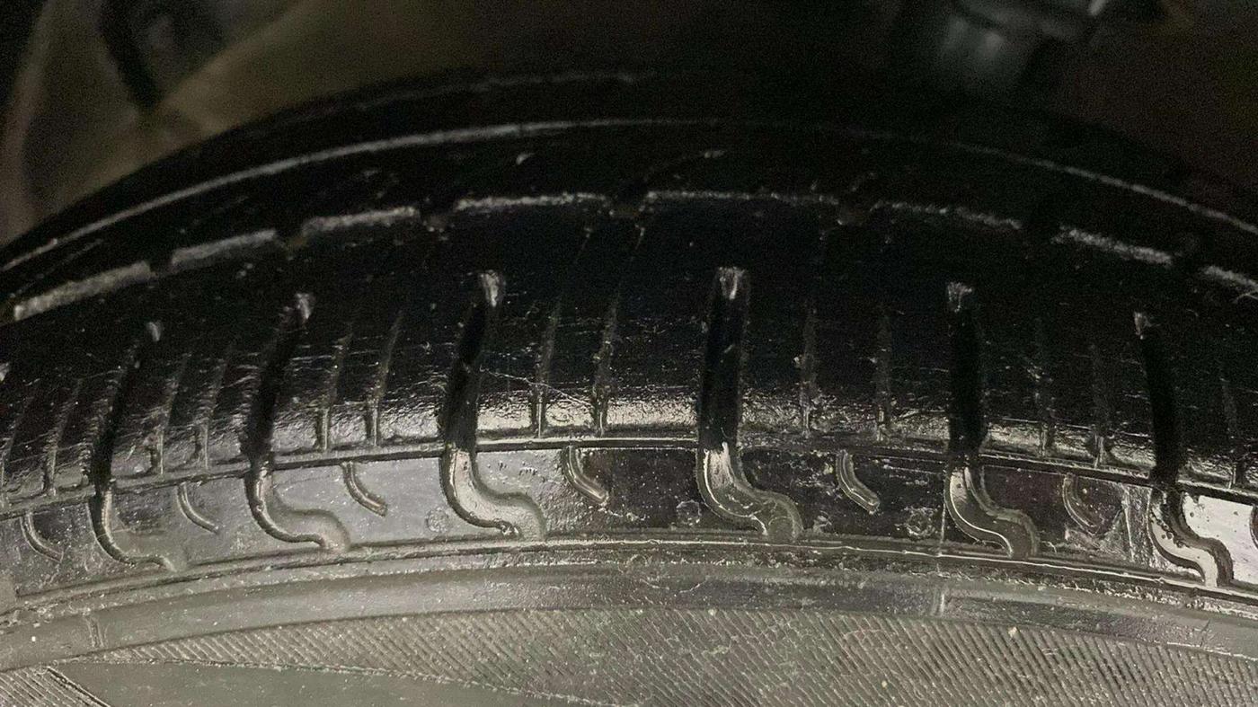 2014 Hyundai Xcent S (O) 1.2, Petrol, Manual, 1,36,198 km, Left Front Tyre Tread