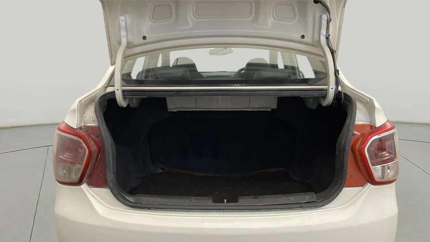 2014 Hyundai Xcent S (O) 1.2, Petrol, Manual, 1,36,198 km, Boot Inside