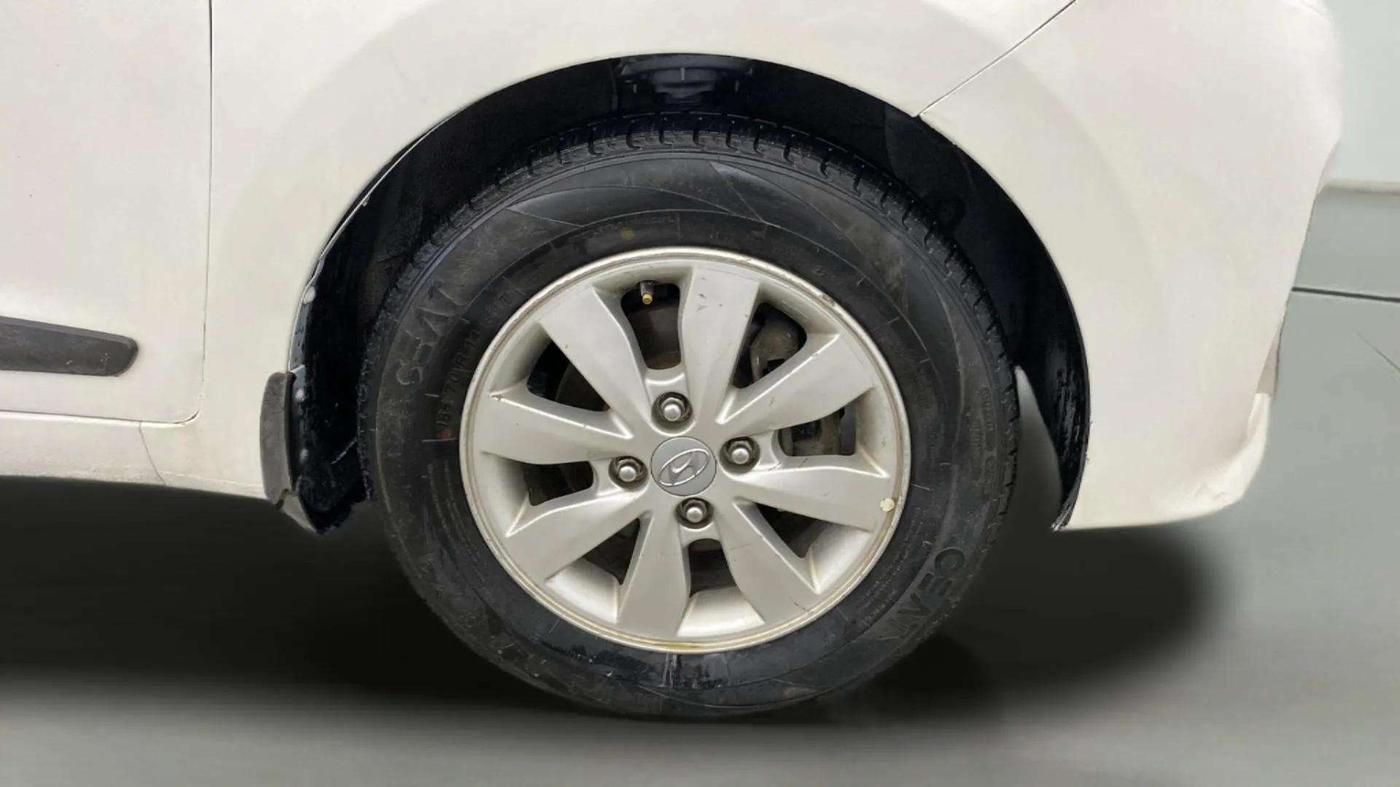 2014 Hyundai Xcent S (O) 1.2, Petrol, Manual, 1,36,198 km, Right Front Wheel