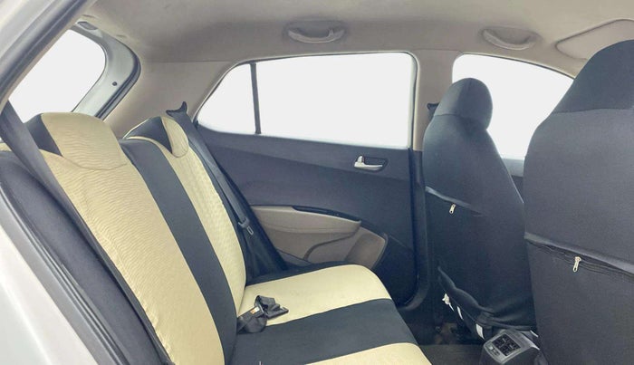 2016 Hyundai Grand i10 SPORTZ 1.2 KAPPA VTVT, Petrol, Manual, 66,923 km, Right Side Rear Door Cabin