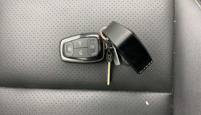 2022 Tata ALTROZ XZ PLUS PETROL, Petrol, Manual, 16,893 km, Key Close Up