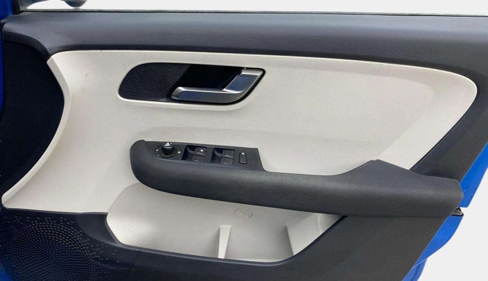 2022 Tata ALTROZ XZ PLUS PETROL, Petrol, Manual, 16,893 km, Driver Side Door Panels Control