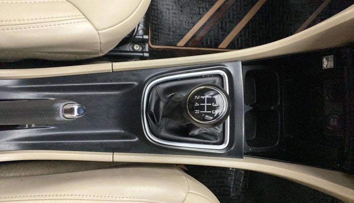 2022 Maruti Ciaz ALPHA 1.5 SHVS PETROL, Petrol, Manual, 1,09,062 km, Gear Lever