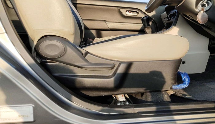 2022 Maruti New Wagon-R VXI CNG 1.0, CNG, Manual, 29,114 km, Driver Side Adjustment Panel
