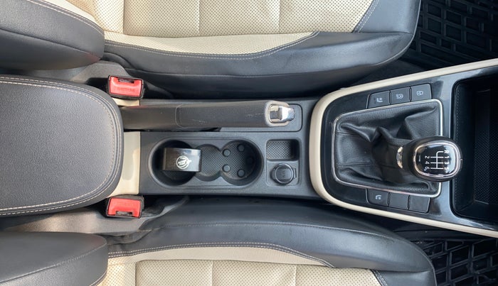 2022 Skoda SLAVIA STYLE 1.0L TSI MT, Petrol, Manual, 51,064 km, Gear Lever