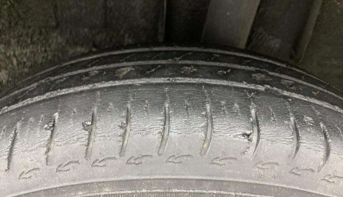 2019 Renault TRIBER RXZ, Petrol, Manual, 24,273 km, Left Rear Tyre Tread