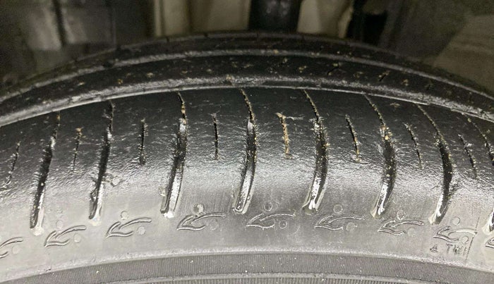 2019 Renault TRIBER RXZ, Petrol, Manual, 24,273 km, Left Front Tyre Tread