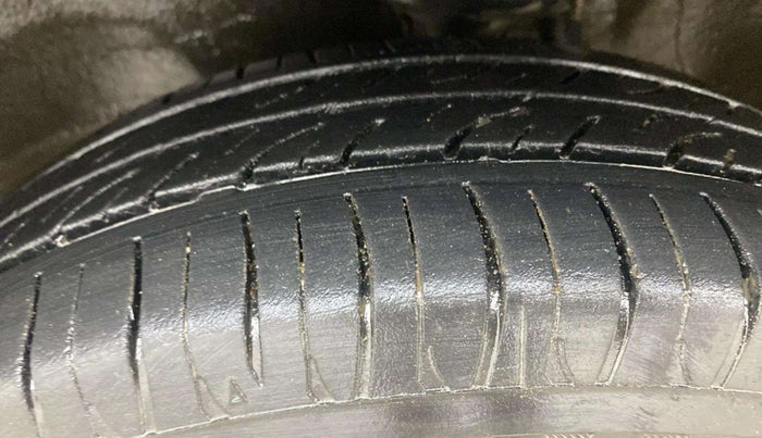 2016 Maruti Alto K10 VXI AMT, Petrol, Automatic, 74,696 km, Left Front Tyre Tread