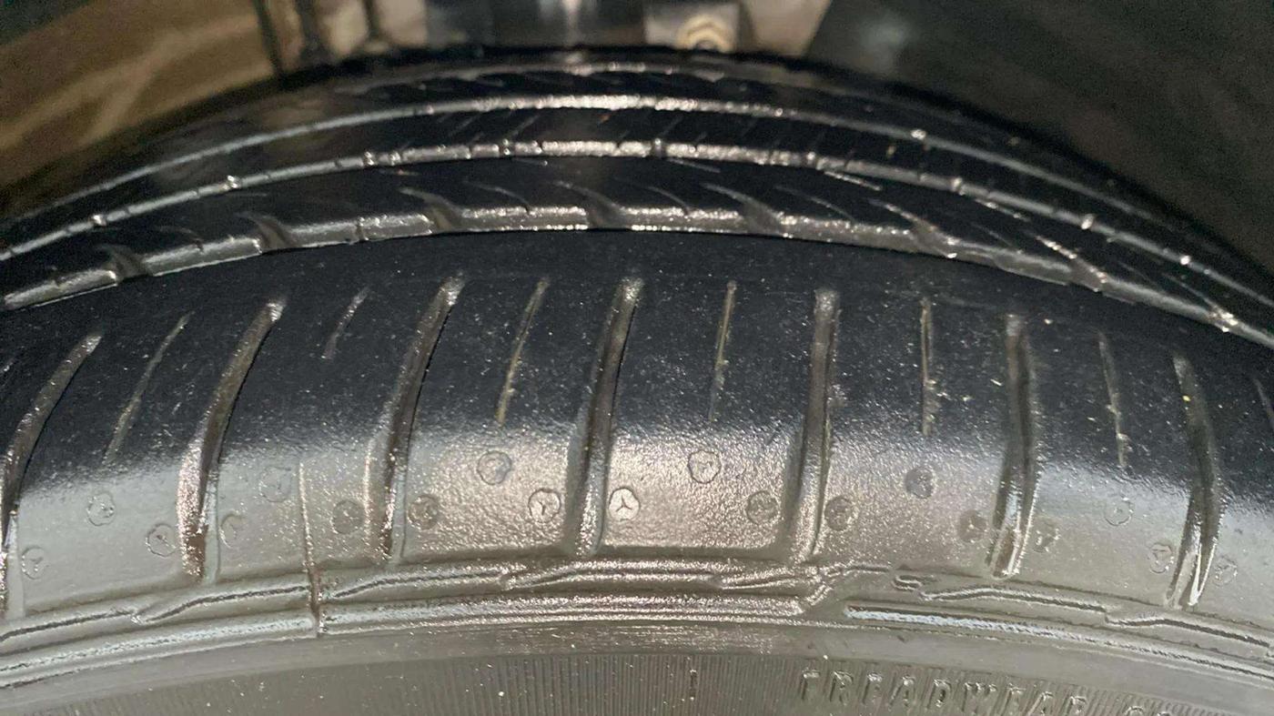 2021 Volkswagen Polo HIGHLINE PLUS 1.0L TSI, Petrol, Manual, 69,139 km, Right Front Tyre Tread