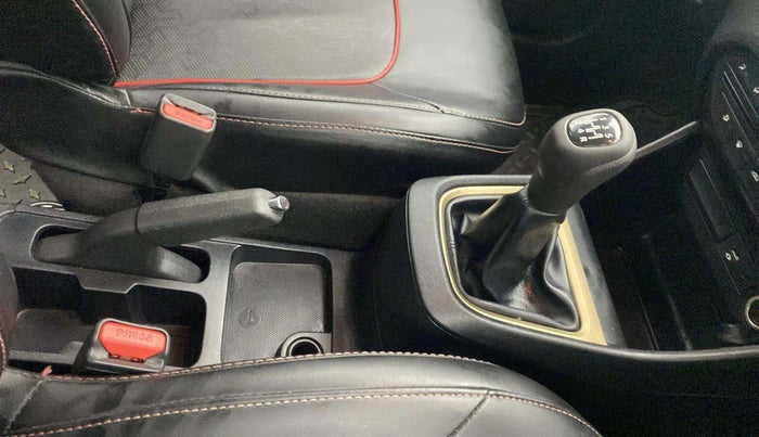 2022 Tata PUNCH ACCOMPLISHED MT, Petrol, Manual, 28,843 km, Gear Lever