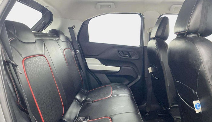 2022 Tata PUNCH ACCOMPLISHED MT, Petrol, Manual, 28,843 km, Right Side Rear Door Cabin