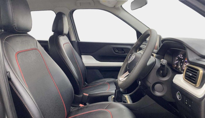 2022 Tata PUNCH ACCOMPLISHED MT, Petrol, Manual, 28,843 km, Right Side Front Door Cabin