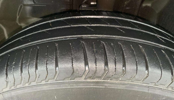 2022 Tata PUNCH ACCOMPLISHED MT, Petrol, Manual, 28,843 km, Left Front Tyre Tread
