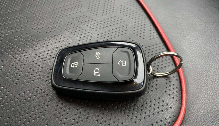 2022 Tata PUNCH ACCOMPLISHED MT, Petrol, Manual, 28,843 km, Key Close Up