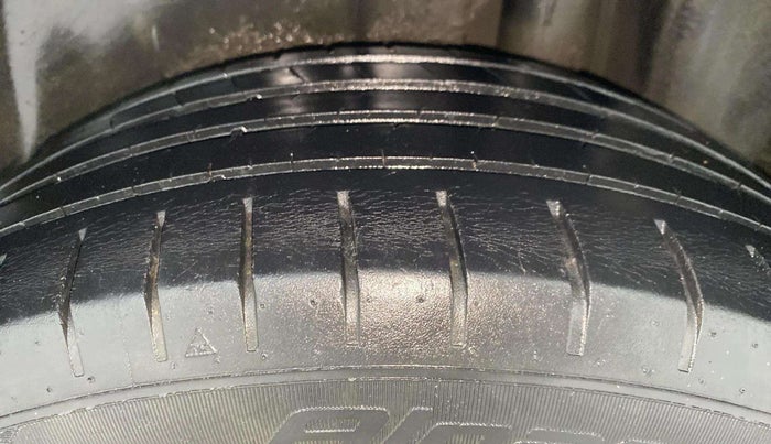 2021 Maruti Ciaz ALPHA  AT 1.5 SHVS PETROL, Petrol, Automatic, 52,296 km, Left Rear Tyre Tread