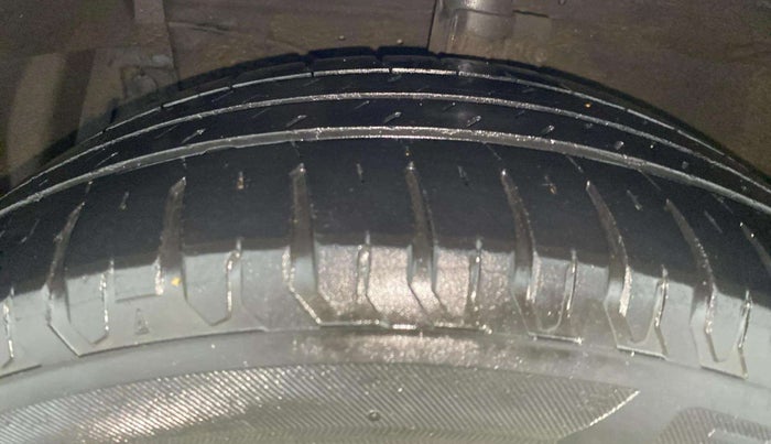 2021 Maruti Ciaz ALPHA  AT 1.5 SHVS PETROL, Petrol, Automatic, 52,296 km, Left Front Tyre Tread