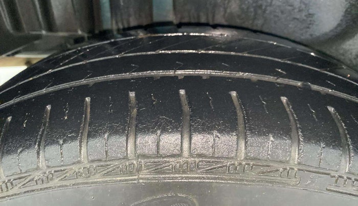 2013 Maruti Swift Dzire VXI, Petrol, Manual, 48,433 km, Right Rear Tyre Tread