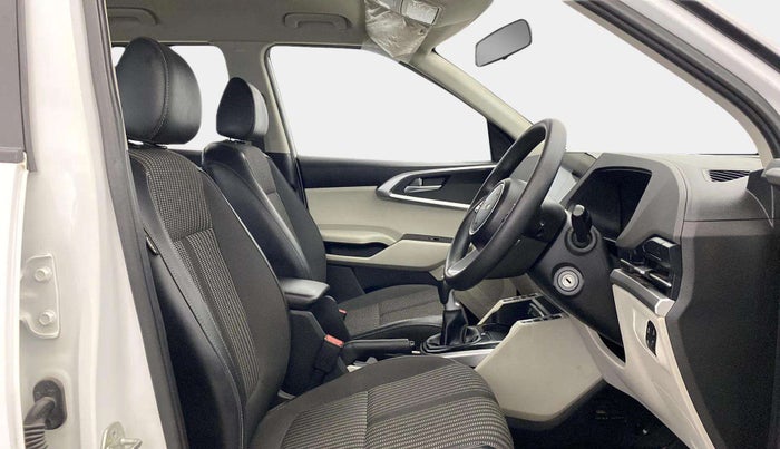2023 KIA CARENS PRESTIGE 1.5 DIESEL IMT 7 STR, Diesel, Manual, 58,174 km, Right Side Front Door Cabin