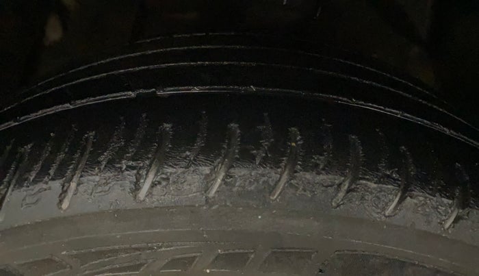 2019 Mahindra XUV300 W8 1.2 PETROL, Petrol, Manual, 84,109 km, Left Front Tyre Tread