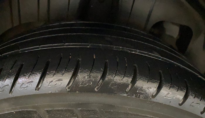 2019 Mahindra XUV300 W8 1.2 PETROL, Petrol, Manual, 84,109 km, Right Rear Tyre Tread