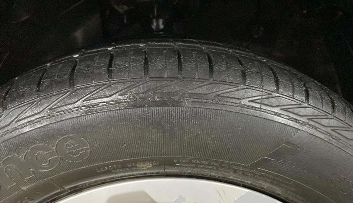 2021 KIA SONET HTX 1.5, Diesel, Manual, 86,253 km, Left Front Tyre Tread