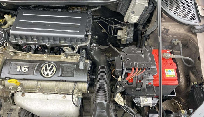 2016 Volkswagen Vento HIGHLINE 1.6 MPI, Petrol, Manual, 73,709 km, Engine View - Left