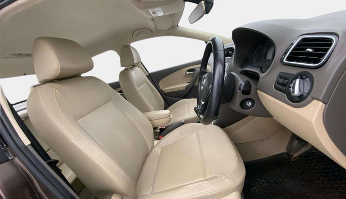 2016 Volkswagen Vento HIGHLINE 1.6 MPI, Petrol, Manual, 73,709 km, Right Side Front Door Cabin