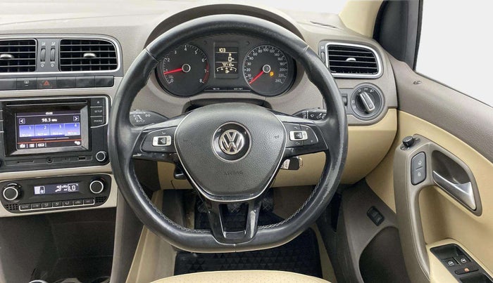 2016 Volkswagen Vento HIGHLINE 1.6 MPI, Petrol, Manual, 73,709 km, Steering Wheel Close Up