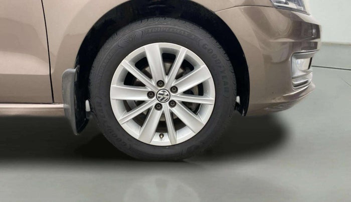 2016 Volkswagen Vento HIGHLINE 1.6 MPI, Petrol, Manual, 73,709 km, Right Front Wheel