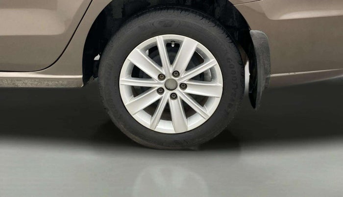 2016 Volkswagen Vento HIGHLINE 1.6 MPI, Petrol, Manual, 73,709 km, Left Rear Wheel