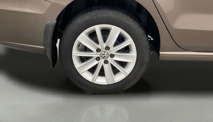 2016 Volkswagen Vento HIGHLINE 1.6 MPI, Petrol, Manual, 73,709 km, Right Rear Wheel